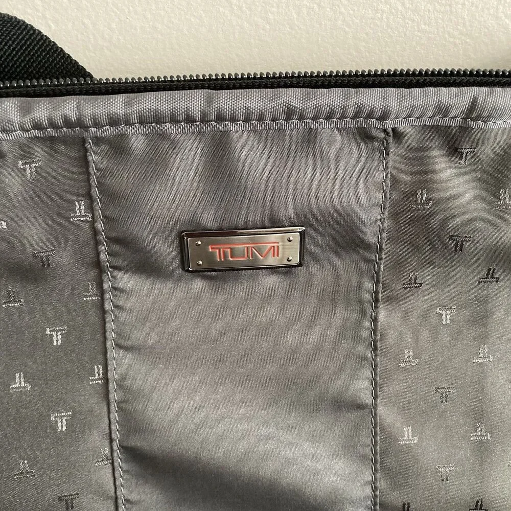 Tumi 22
